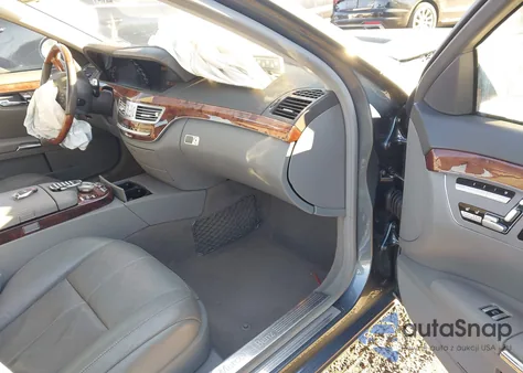 2008 Mercedes-Benz S 550 4Matic z USA, uszkodzony, nr VIN WDDNG86X38A210642